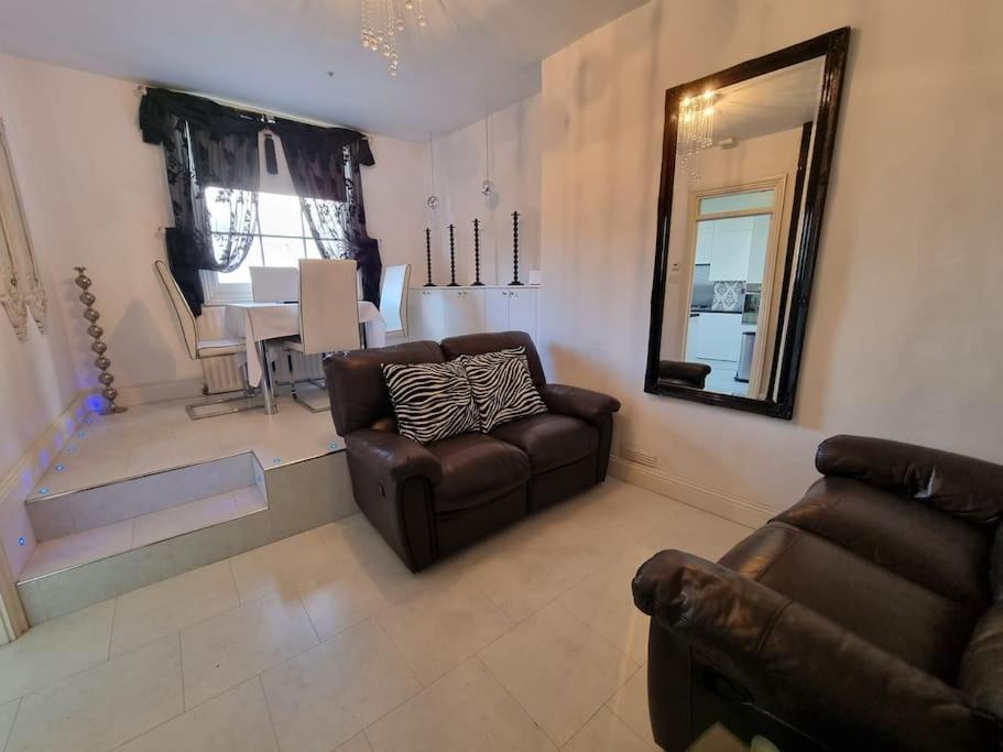 Beautiful Apartment In The Heart Of Rochester Rochester  Exterior foto